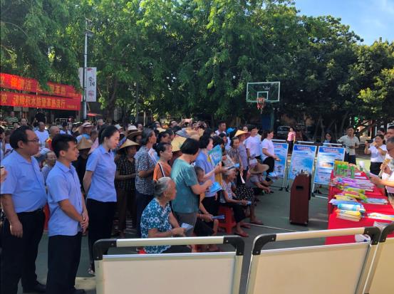 公交公司組織員工參加“清潔家園、滅蚊防蚊”專題現(xiàn)場(chǎng)活動(dòng)